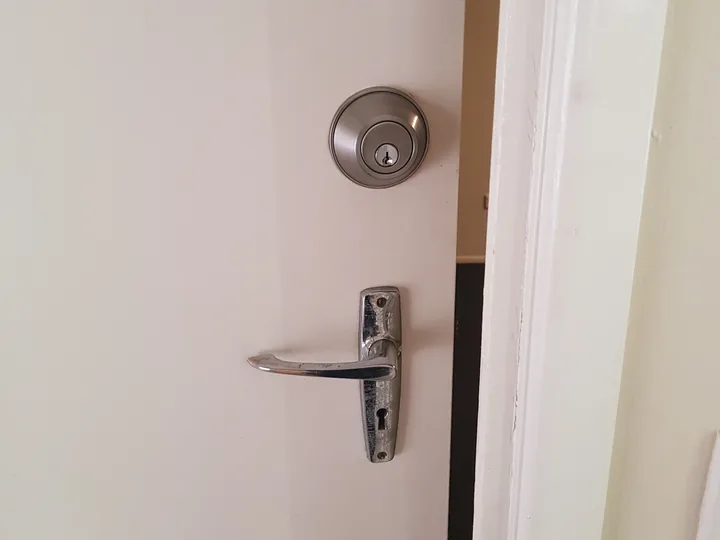 Keyed residential entry lock