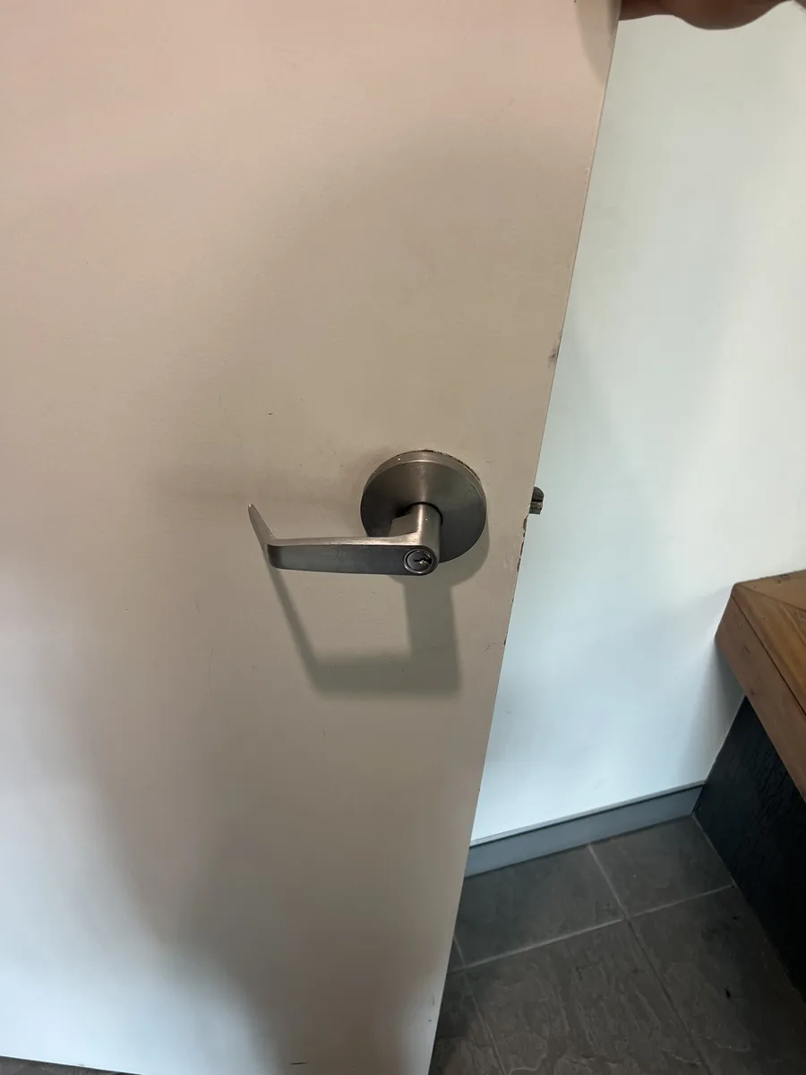Keyed cylinder in a door lock