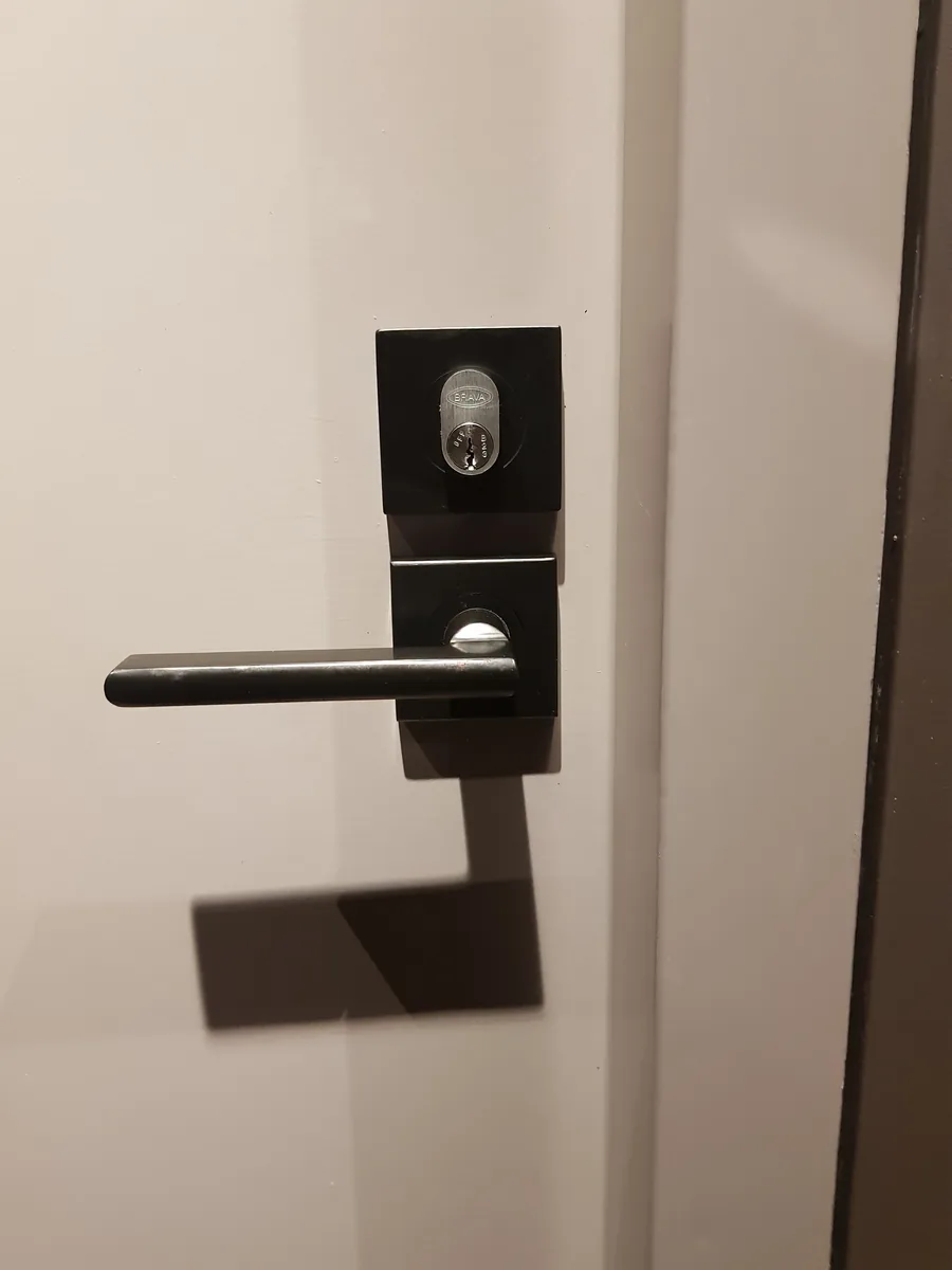 Residential entry door lock and handle