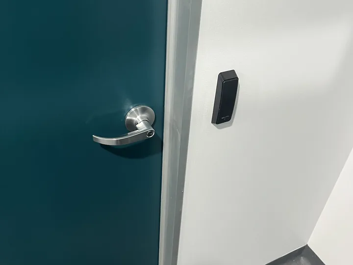Door cylinder used in a controlled key system